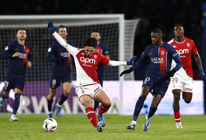 Chưa đầy 5 phút sau, sai lầm tai hại của thủ thành Gianluigi Donnarumma khi chuyền bóng hỏng ngay trong vòng 16m50. Tiền đạo Takumi Minamino dễ dàng lập công đưa trận đấu về vạch xuất phát.