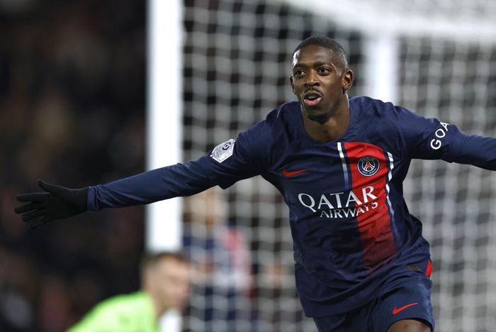 Phút 70, Ousmane Dembele thoát xuống dứt điểm quyết đoán ở góc hẹp, đưa PSG vượt lên
