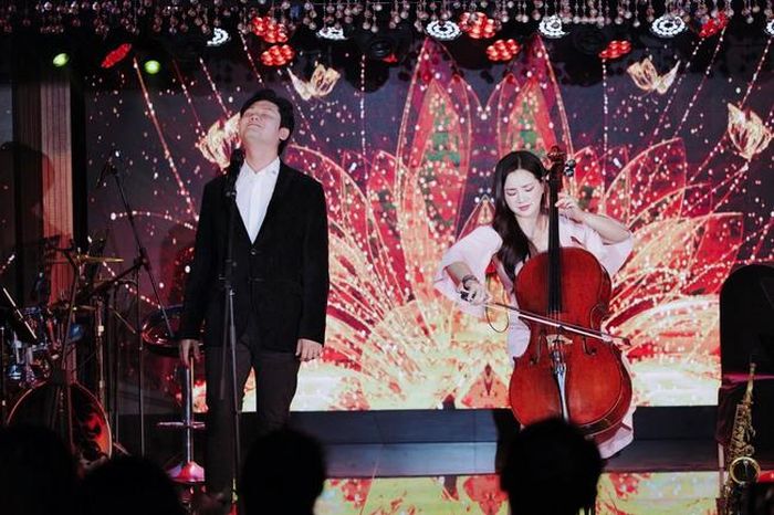 Ca sĩ Thăng Long và Cello Hà Miên