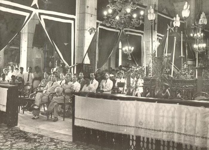 Chủ tịch Hồ Chí Minh và Bộ trưởng Nguyễn Mạnh Hà dự lễ cầu hồncác liệt sĩ và người dân tử nạn khi giặc Pháp gây hấn ở Nam bộ