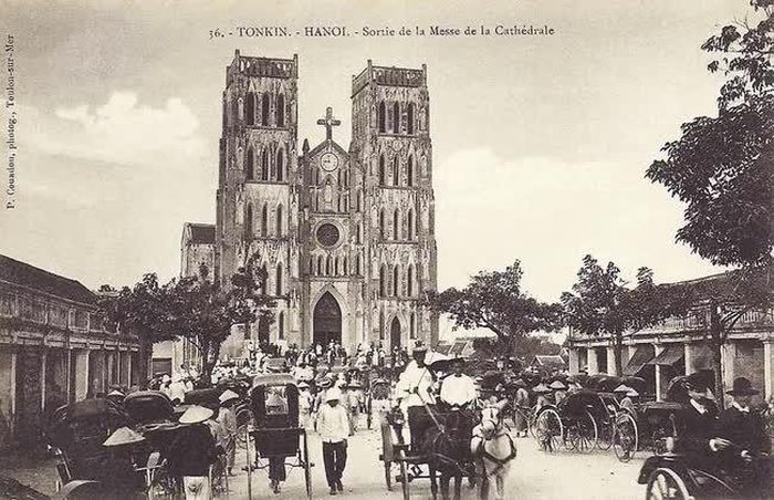 Khung cảnh bên ngoài của một buổi lễ
