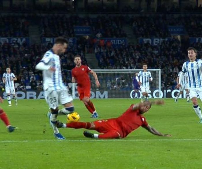 Cú tắc bóng của Ramos là rất ác ý