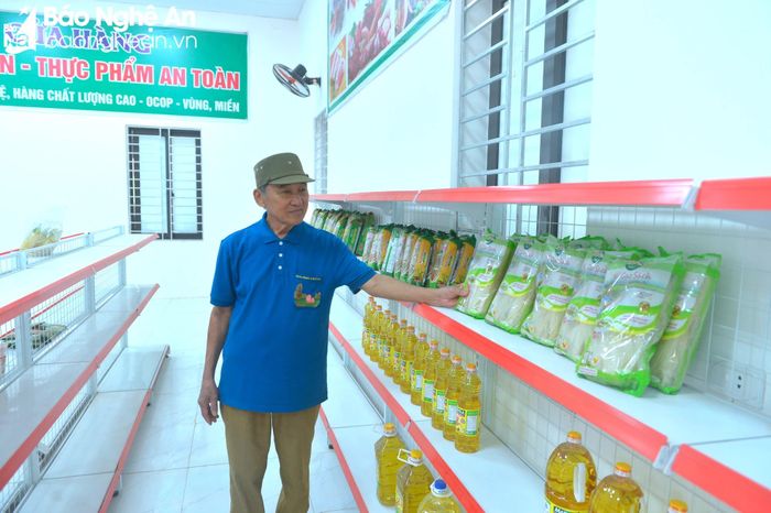 Hợp tác xã Nông nghiệp và Xây dựng Minh Thành xây dựng được cửa hàng giới thiệu sản phẩm nông nghiệp. Ảnh: Văn Trường