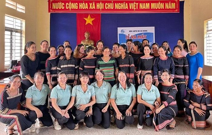 Các thành viên tham gia mô hình Làng phụ nữ kiểu mẫu tại làng Tao Klăh, xã Ia Rong, huyện Chư Pưh. Ảnh: Minh Châu