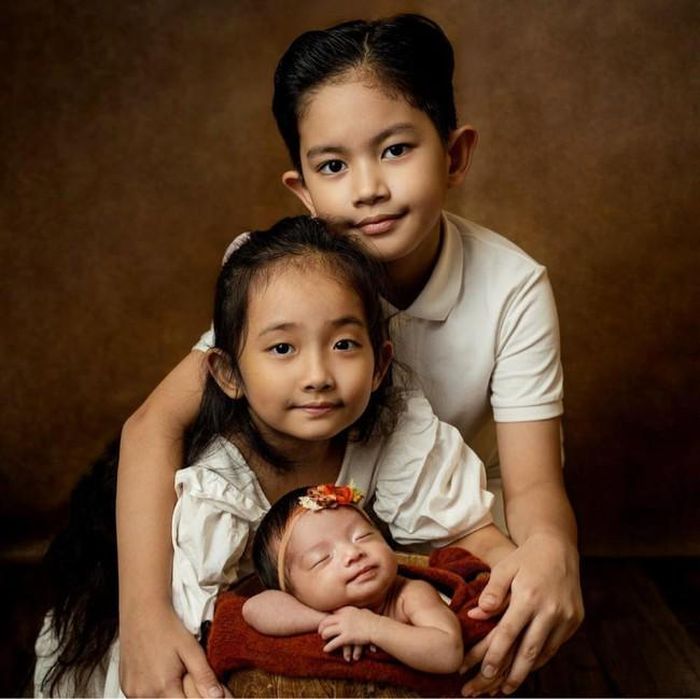Cả ba nhóc tì nhà Khánh Thi - Phan Hiển đều mang nhiều nét giống bố