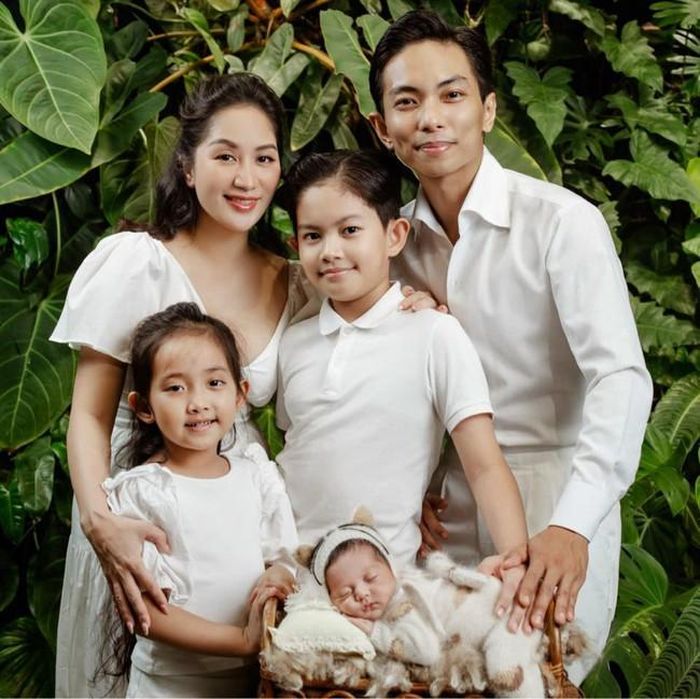 Chẳng trách Khánh Thi bị chồng trêu "đẻ thuê"