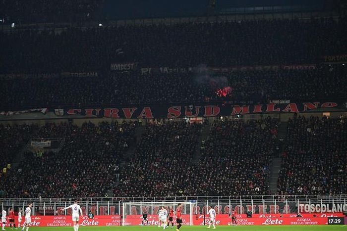 San Siro là điểm tựa của AC Milan nhưng là sức ép với Dortmund