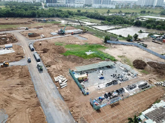  Máy móc thi công tại công trường dự án. 