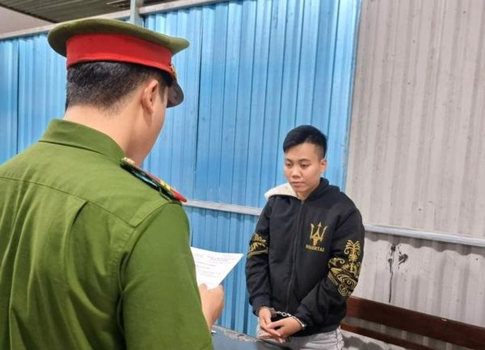 Cơ quan Công an đọc lệnh bắt tạm giam Nguyễn Thị Kim Chi.