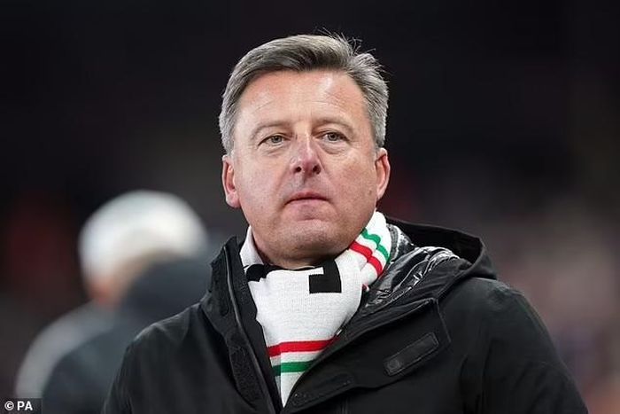 HLV Legia Kosta Runjaic từ chối lên án hành động của cổ động viên đội khách sau trận đấu. Ảnh: Pa