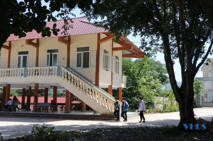 Làng học sinh Mường Lát giúp cho hành trình đến trường của những bạn học sinh ở vùng biên Mường Lát bớt đi những nhọc nhằn. Để từ đó, các em thêm nỗ lực học tập, rèn luyện, xây dựng tương lai.