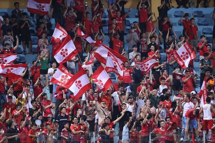 Tương tự CLB Hải Phòng, CĐV Hải Phòng cũng nổi tiếng về sự máu lửa cũng như cá tính ở V-League. Ảnh: Hoàng Linh