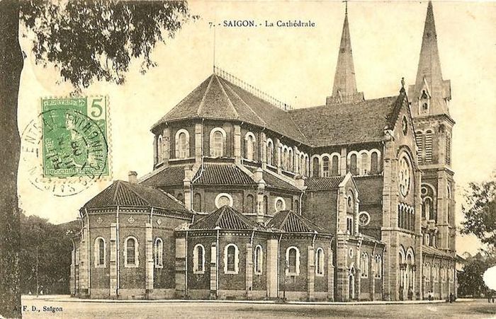 Mặt sau của Nhà thờ Sài Gòn trên bưu ảnh