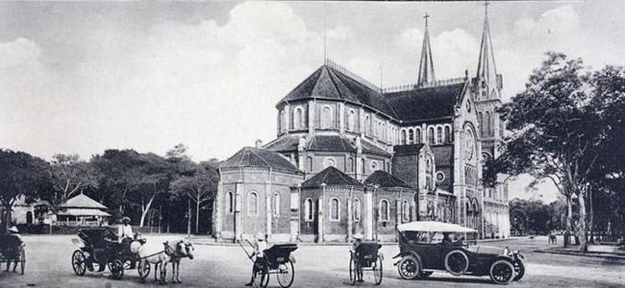 Các phương tiện giao thông bên Nhà thờ Sài Gòn