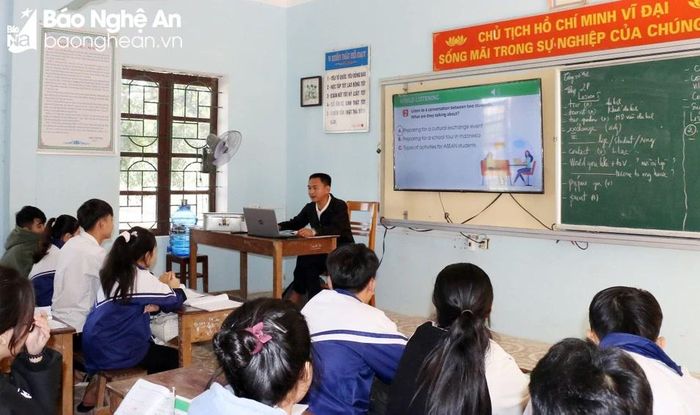  Giờ học của học sinh Trường THPT Quỳ Châu. Ảnh: Mỹ Hà 
