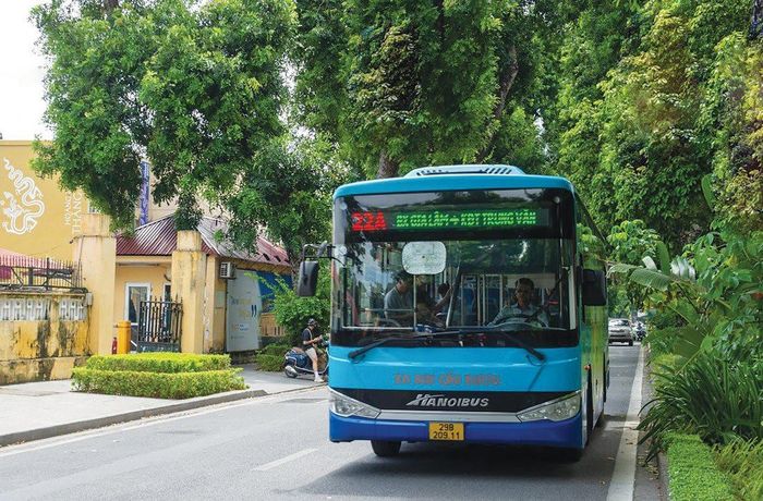 Xe buýt giúp giảm phương tiện giao thông cá nhân, góp phần giảm phát thải ô nhiễm môi trường.