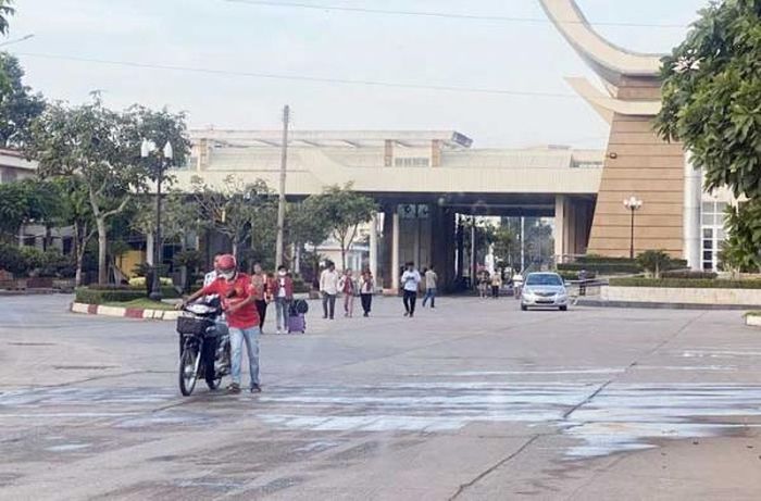Các đối tượng tội phạm luôn rình rập, trà trộn vào dòng người qua lại biên giới để hoạt động.
