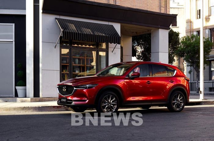 Mazda CX-5 thường xuyên lọt vào danh sách Top 10 mẫu xe bán chạy nhất tháng, thậm chí có nhiều tháng liên tiếp giữ ngôi vị đầu bảng. Ảnh: BNEWS/TTXVN phát