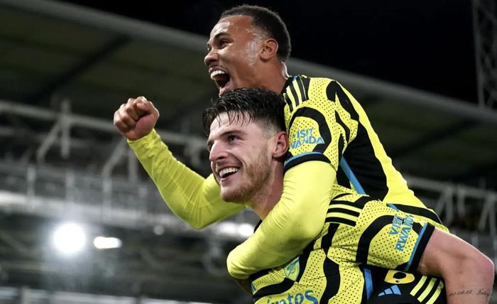  Chơi tiền vệ trung tâm nhưng Rice lại thường xuyên ghi bàn và giải nguy cho Arsenal tại Premier League mùa này. Ảnh: Sky Sports.