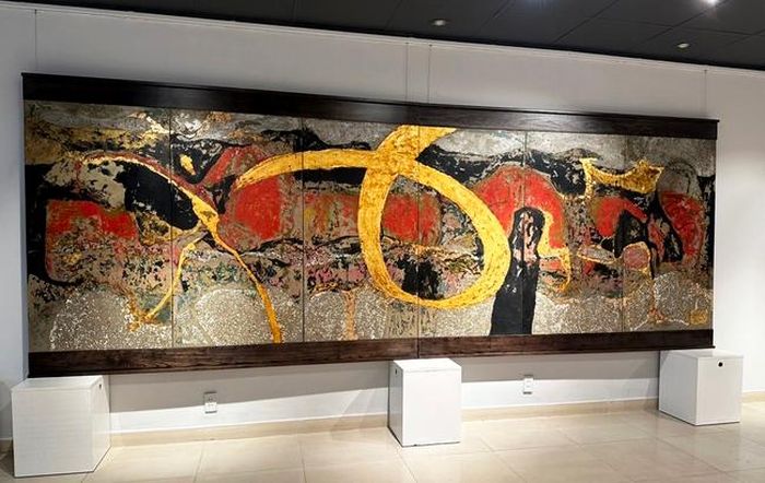 Tác phẩm “Lặng 6” (sơn mài, 150 x 480cm, 2022)