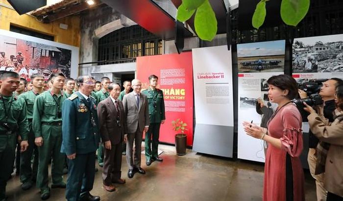 Trưng bày chuyên đề “Thang âm cuộc chiến” được thể hiện qua 3 nội dung: Khúc ca chiến thắng, Dòng ký ức và Chung tay hàn gắn. Ảnh: Thanh Tùng - TTXVN