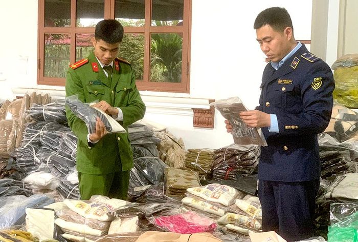 Kiểm tra phát hiện trên 160 sản phẩm thời trang không rõ nguồn gốc xuất xứ