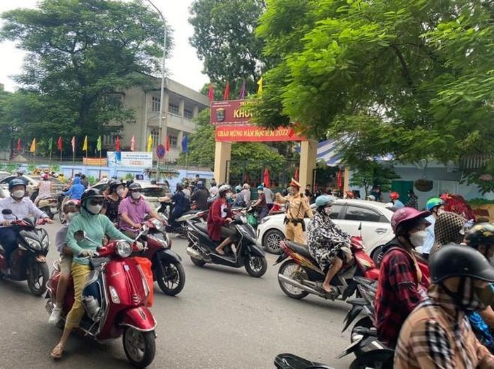 Thực tế, đã có không ít vụ TNGT thương tâm xảy ra tại các cổng trường học