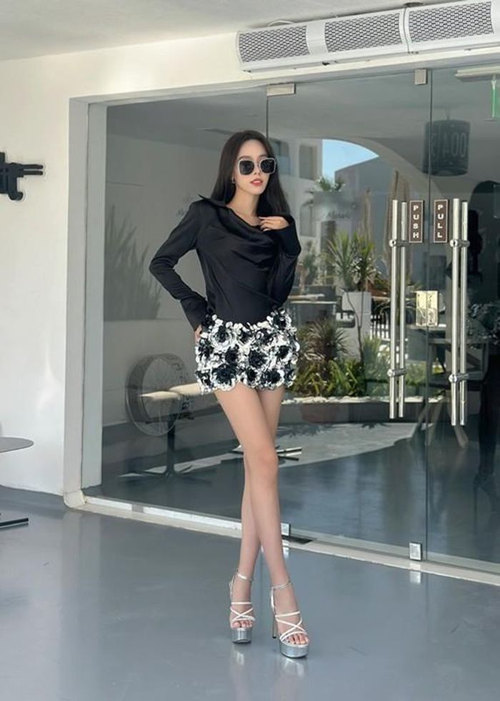 Ở đấu trường nhan sắc quốc tế, Ngọc Hằng thường lựa chọn trang phục tôn đôi chân dài. Ảnh: FBNV.