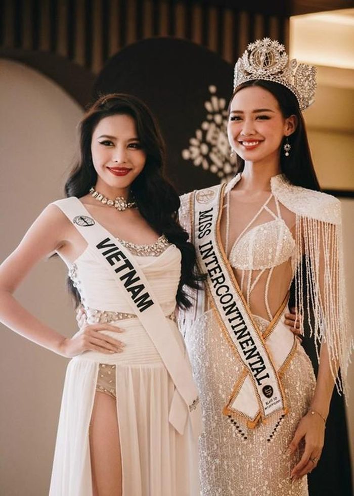 Ngọc Hằng được đương kim Hoa hậu Liên lục địa Bảo Ngọc ủng hộ và động viên. Ảnh: FBNV.