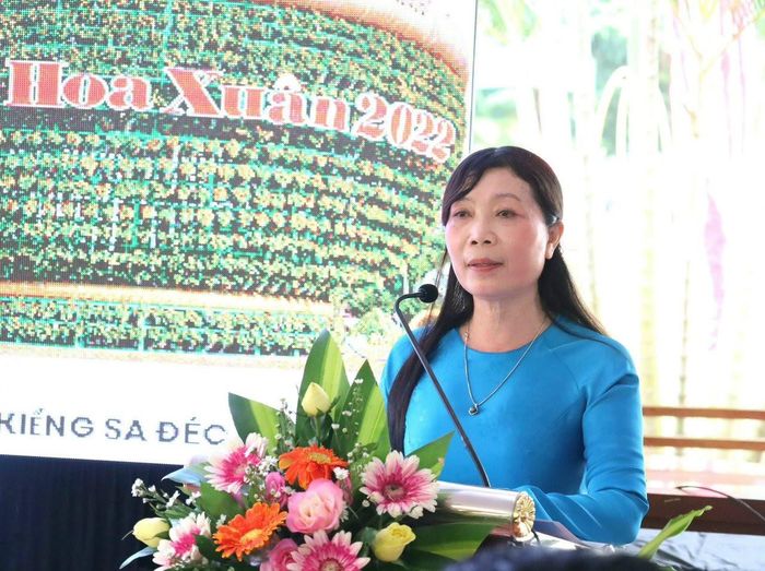 Bà Võ Thị Bình, Phó Chủ tịch UBND TP Sa Đéc chia sẻ thông tin về Festival Hoa - Kiểng Sa Đéc