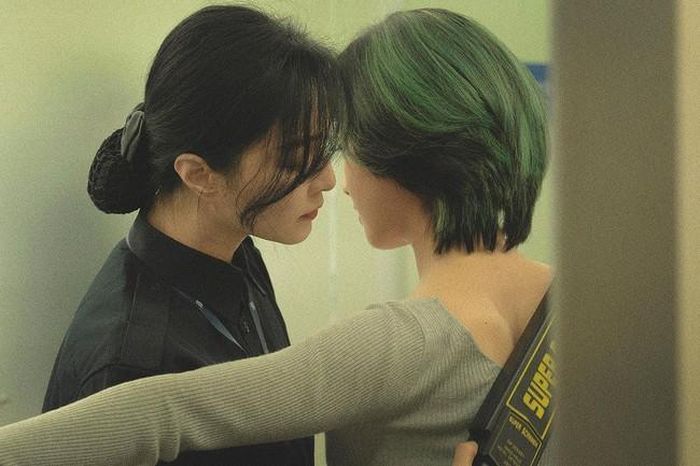 Phạm Băng Băng và Lee Joo Young (phải) trong phim "Lục dạ". ẢNH: Instagram/Fan Bingbing