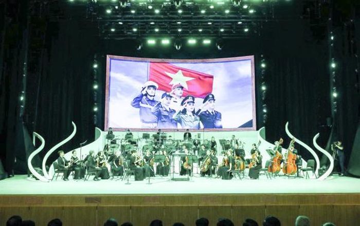 Những tác phẩm nghệ thuật về đề tài quê hương, đất nước cách mạng luôn gây xúc động lòng người - Ảnh Phong Sơn.