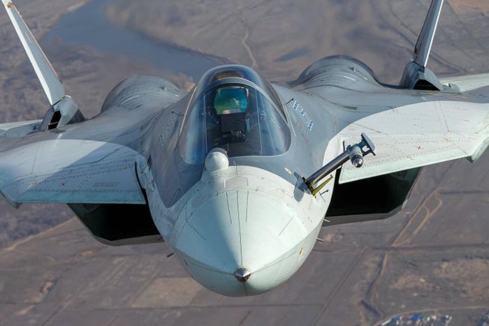 “Su-57 đang được sản xuất hàng loạt, trong khi chiếc AMCA của Ấn Độ thì không, chiếc tiêm kích tàng hình nội địa này vẫn ở trong giai đoạn khái niệm về những giấc mơ màu hồng mà chưa có kết quả rõ ràng”, vị chuyên gia nhấn mạnh.