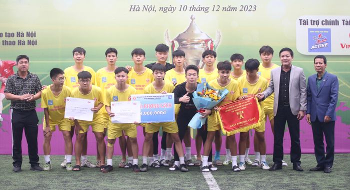 THPT Nguyễn Quốc Trinh cũng có thể hạnh phúc với vị trí thứ tư cùng giải Phong cách ở mùa giải có tới 100 đội tham dự