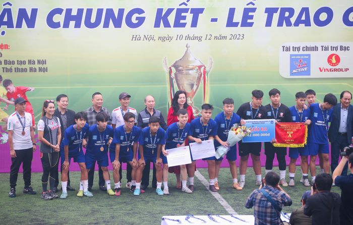 Đây là tấm huy chương đầu tiên của THPT Thạch Bàn, trước đó thành tích tốt nhất của họ tại giải là hạng tư - giải Phong cách mùa 2016