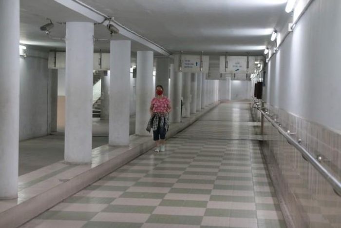 Đeo khẩu trang, giữ ấm cơ thể khi ra ngoài vào lúc thời tiết lạnh là cách để phòng ngừa bệnh lý đường hô hấp.