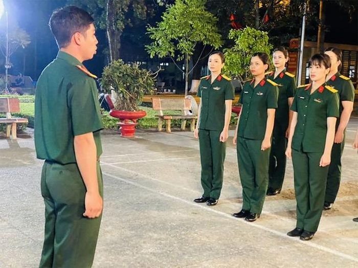 Cảnh trong phim "Tiểu đội hoa hồng". Nguồn: Báo Quân đội nhân dân