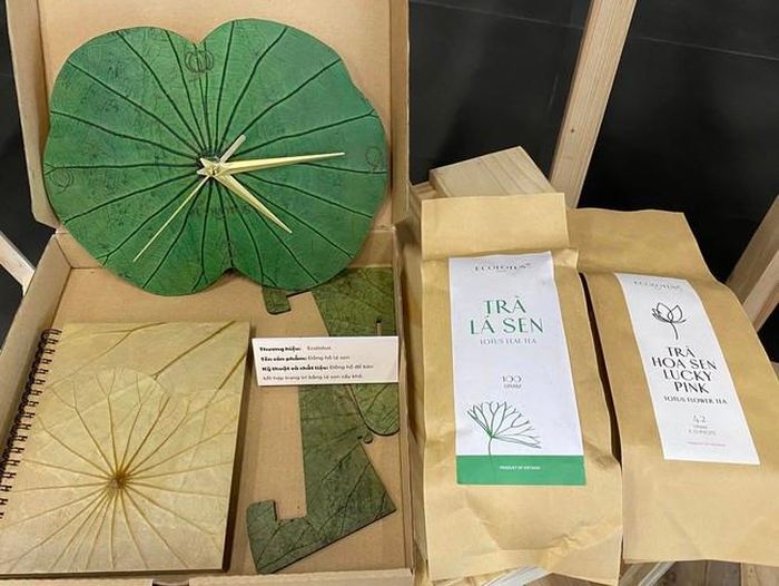 Đồng hồ lá sen