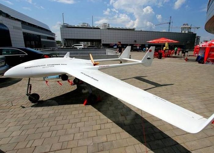 Trong tình huống như vậy, việc sử dụng máy bay không người lái Belarus sẽ có thể giúp giải quyết một số nhiệm vụ chiến đấu quan trọng ở hậu phương và trên tuyến liên lạc, đặc biệt khi Nga đang thiếu một phương tiện có đủ độ tin cậy trong vai trò này.