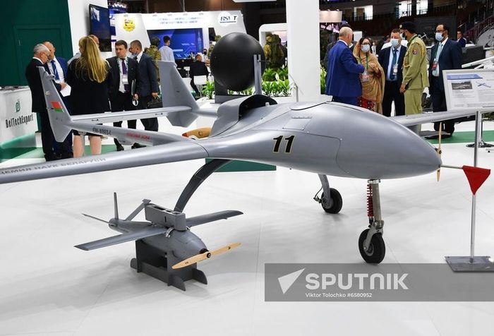 Máy bay không người lái do Belarus chế tạo có khả năng mang trọng tải khoảng 80 kg, chiếc Burevestnik-MK có thể được trang bị tên lửa dẫn đường hoặc rocket không dẫn đường.
