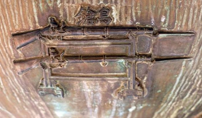 Họa tiết điểu thương được chạm khắc trên Cửu đỉnh triều Nguyễn. Ảnh tư liệu