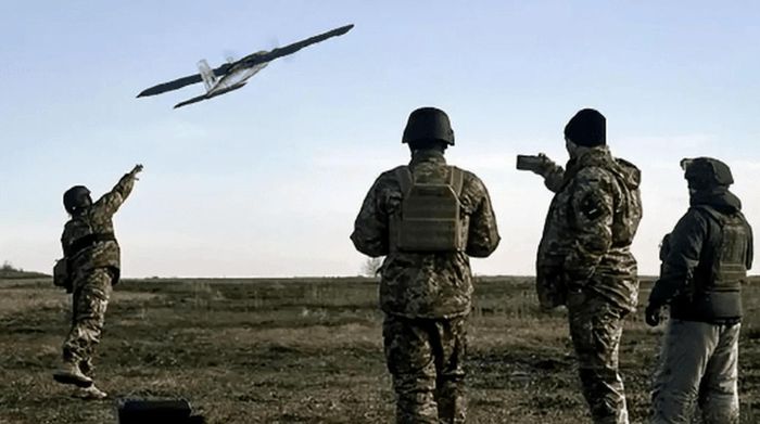 Tướng Zaluzhny tiết lộ một số vấn đề cốt lõi, đồng ý rằng UAV đóng vai trò quan trọng trên chiến trường, nhưng quân đội Ukraine đã mắc sai lầm lớn khi xây dựng kế hoạch phản công như sách giáo khoa và mô hình dự đoán trên máy tính của NATO.