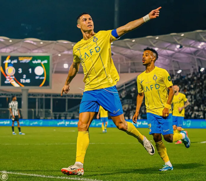 Đến phút 74, Ronaldo đón đường kiến tạo của đồng đội rồi thực hiện pha dứt điểm căng và chìm không cho thủ môn của chủ nhà một cơ hội cản phá