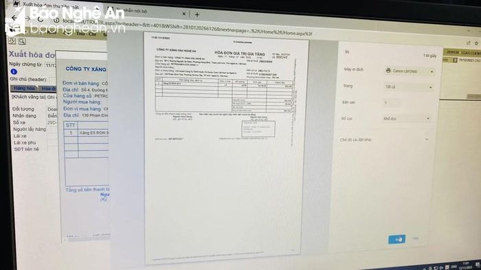  Thông tin của khách hàng đổ xăng được hiện thị rõ trên hệ thống. Ảnh: Q.A 