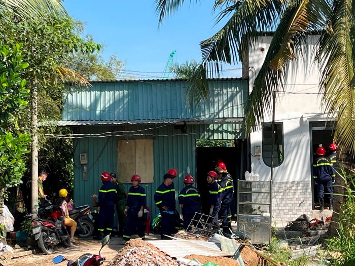 Lực lượng cứu nạn làm việc nhiều giờ.