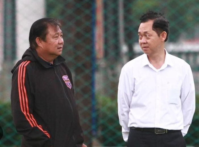 Ông Đặng Trần Chỉnh (trái) sẽ trở về B.Bình Dương để giữ chức Tổng giám đốc CTCP CLB. Ảnh: BBD