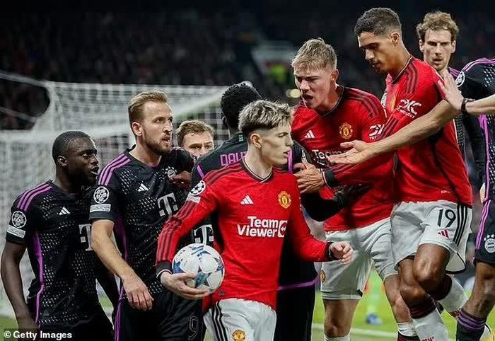 Scholes cũng chỉ trích các cầu thủ chạy cánh của Quỷ đỏ là Garnacho và Antony là 'ích kỷ'. Ảnh: Getty Images