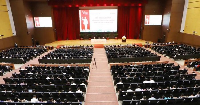  Toàn cảnh buổi Hội nghị hội nghị khoa học để đánh giá mô hình phát triển của tỉnh Bình Dương trong quá trình đổi mới đất nước
