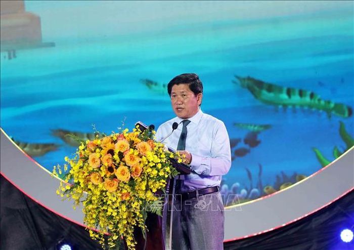Phó Chủ tịch UBND tỉnh Cà Mau Lê Văn Sử phát biểu bế mạc.