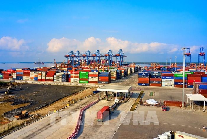 Chuyển đổi số thành công có thể rút ngắn thời gian chờ tại cảng lên tới 70%. Ảnh: Hồng Đạt - TTXVN 